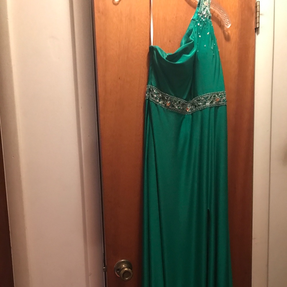 Green Fornals XO Prom Dress